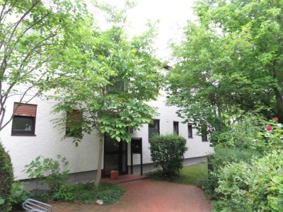 ekl. renov, ruhige DG Wohnung im 4 Parteienhaus, 1. OG, S/W Balkon, EBK, sofort verfügbar