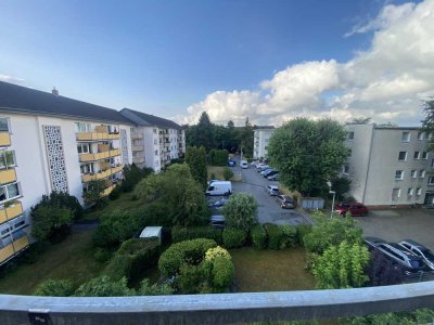 Frisch sanierte lichtdurchflutete3-Zimmer-Wohnung mit großem Südbalkon in ruhiger Lage