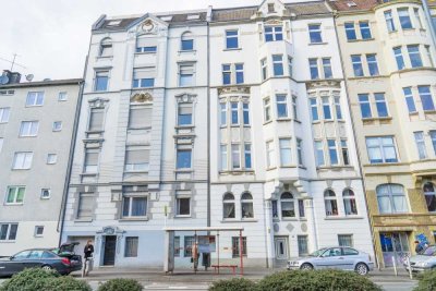 Hafen: EBK, Kernsanierte helle Altbauwohnung, Eichenparkett, Stuck, Spots, Vollbad. WG-geeignet