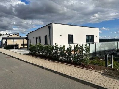 Sofort einziehen !! Neuer ELK - Traum-Bungalow mit einer unverbaubaren Fernsicht KFW 40