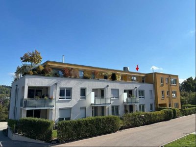 Attraktive & neuwertige 
3-Zimmer-DG-Wohnung!