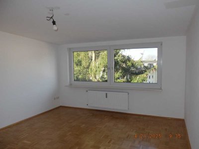 Schöne helle modernisierte und renovierte DG-Wohnung inkl. Einbauküche - Nähe Papenholz