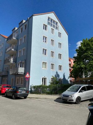 Helles ruhiges App. mit Balkon + Wohnküche + helles Bad