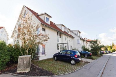 Helle und geräumige 2,5-Zimmer-Whg. im EG mit EBK, Terasse, Gartenmitbenutzung, TG-Stpl.