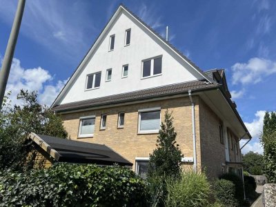 Aufgestockte 2+2 Zimmer Wohnung zentral in HH-Niendorf gelegen