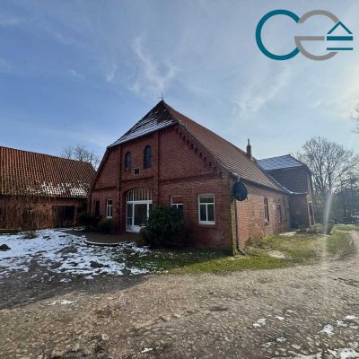Resthof mit großem Grundstück / Scheunen und Entwicklungspotenzial / 4 Wohneinheiten!