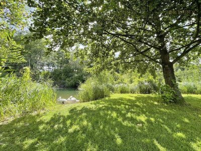 Haus und Bungalow mit Bootshaus