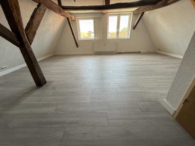 Frisch sanierte 2 ZKB Maisonette-Wohnung