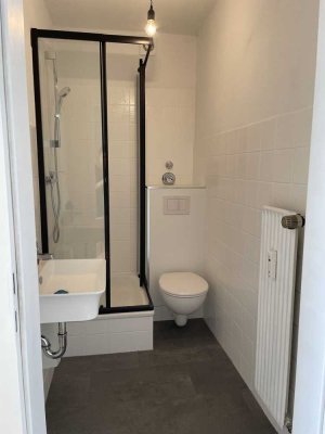 Helle DG Altbau 1 Zi. + Küche Wohnung, Grenze Winterhude