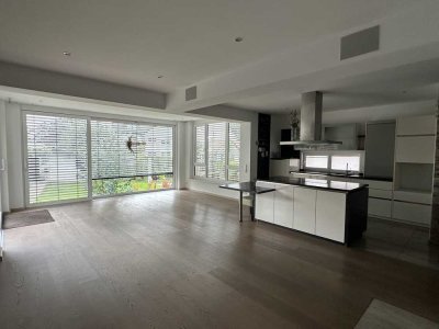 Attraktive 3-Zimmer-Erdgeschosswohnung mit gehobener Innenausstattung mit Balkon und EBK in Flieden