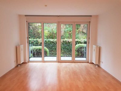 Gepflegte 2-Zimmer-Erdgeschosswohnung mit Balkon und EBK in Bad Vilbel + ab 3 JAHREN MIETDAUER