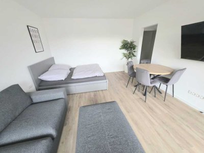 Erstbezug nach Sanierung: möblierte 1-Zi-Wohnung mit Einbauküche, Balkon, Fahrstuhl, Stellplatz
