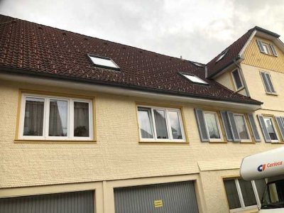 Stilvolle, modernisierte 1-Zimmer-DG-Wohnung mit EBK  in Pfalzgrafenweiler