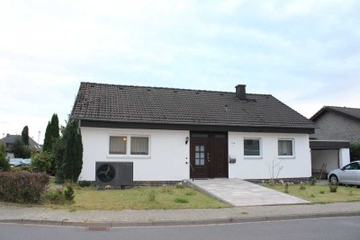 Ein Zuhause für Ihre Familie: 4,5 Zimmer Einfamilienhaus mit großem Garten, Garage Generalsaniert!