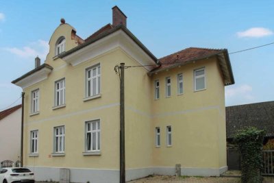 Einmalige Chance - Sanierte Quader-Villa mit 3 hellen Altbauwohnungen
