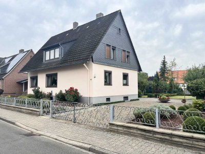 Ein- /Zweifamilienhaus in ruhiger Standrandlage, voll unterkellert, Garage,  gepflegtes Grundstück