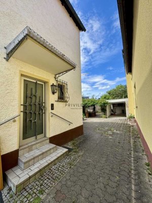 Ein- bis Zweifamilienhaus in Kandel mit weitläufigem Garten