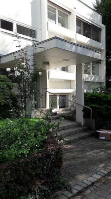 Stuttgart-Sillenbuch (Eichenhain): Großzügige, geschmackvolle 5-Zi.-Wohnung mit EBK (geh. Ausst.)