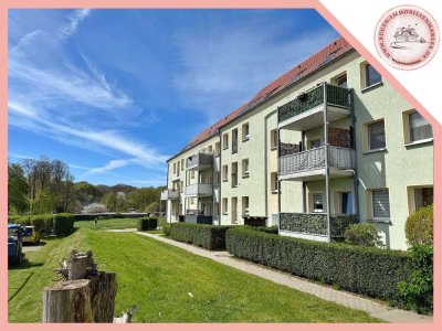 Attraktive 2,5-Zimmer-Wohnung mit Balkon und zwei Parkplätzen