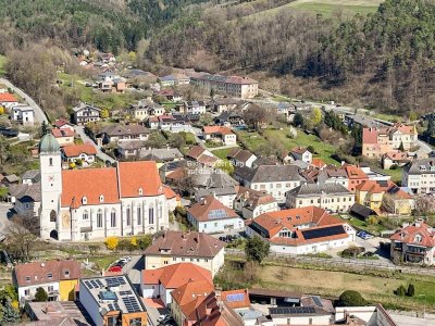 [06548] Großes Wohnhaus mit Burgblick im Zentrum