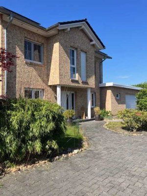 Geräumiges, gehobenes und ansprechendes 5-Raum-Haus mit lux. Innenausstattung
