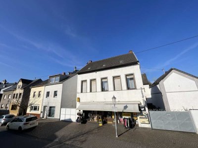 Ensemble mit vielen Möglichkeiten-
Wohn- und Geschäftshaus im Herzen von Kruft