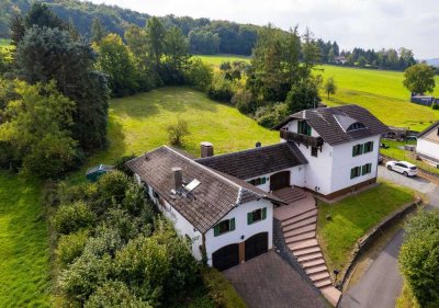 Charmantes Landhaus in idyllischer Alleinlage - Wohnen im Grünen mit viel Platz für Ideen