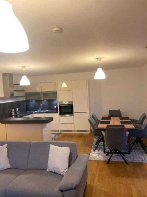 Stilvolle, vollständig renovierte 1,5-Zimmer-Wohnung mit Balkon und Einbauküche in Theilheim