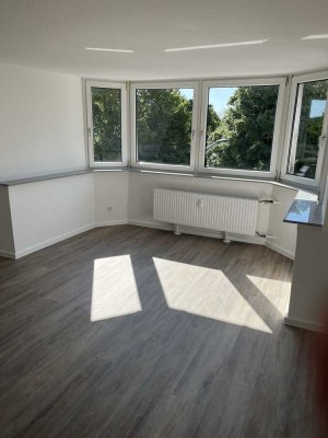 Helle top-sanierte (2025) 3 Zimmer Wohnung im gemütlichen Altbau