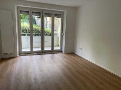 Bitte nur Mailanfragen: Keine WEG: renovierte 3-Zimmer-Wohnung mit Balkon in Kumpfmühl