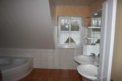 Gepflegtes möbeliertes Zimmer in 3er-Wohngemeinschaft in Großmehring