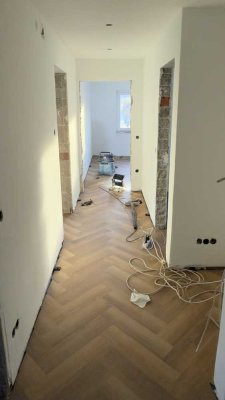 Erstbezug nach Kernsanierung – Charmante 3-Zimmer-Wohnung mit Balkon