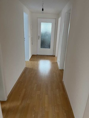 Stilvolle, modernisierte 3-Zimmer-Dachgeschosswohnung mit gehobener Innenausstattung in Ilsfeld
