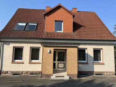 Sehr schön gelegenes Einfamilienhaus mit Nebengebäuden