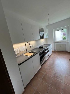 Helle neu renovierte 2-Zi. Wohnung