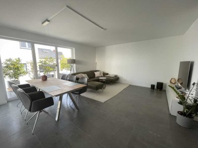 Helle und neuwertige 3-Zimmer Wohnung mit Balkon und Einbauküche