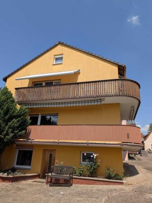 4-Zimmer-Wohnung mit Balkon, Gartenanteil, Garage und Einbauküche