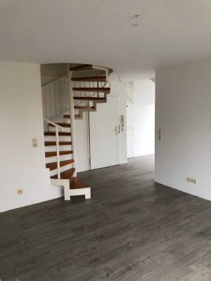 Sanierte Maisonette-Wohnung mit 2,5 Zimmern sowie Balkon und Einbauküche in Memmelsdorf/Lichteneiche