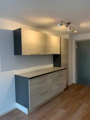 2 Zimmer-Wohnung mit EBK und Terrasse