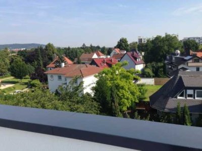 Stilvolle 3-Raum-Wohnung mit Balkon, Dachterrasse und EBK in Friedberg