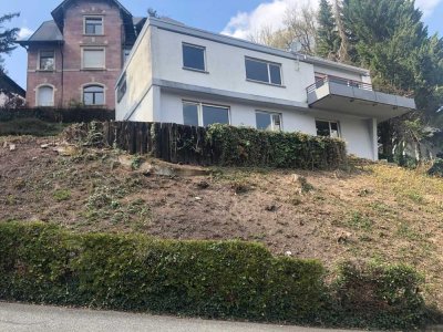 Zeitloser Flachdach-Bungalow in bester Citylage - bereit für neue Ideen