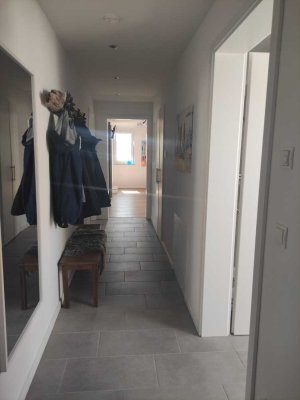 freundliche 2-Zimmer-Dachgeschosswohnung mit Balkon in Prittriching