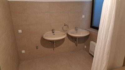Erstbezug nach Sanierung mit Balkon und EBK: Attraktive 3-Zimmer-Souterrain-Wohnung in Schlangenbad