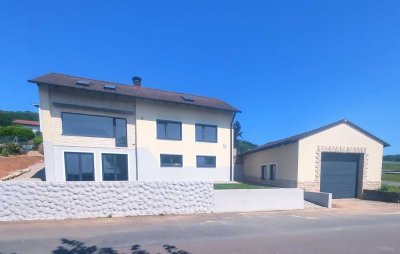 Provisionsfrei: Sonniges Familienhaus mit Einliegerwohnung, Talblick, Pool, Garage in Weilersbach