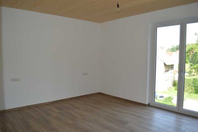 Neuwertige 3-Zimmer-EG-Wohnung mit Balkon