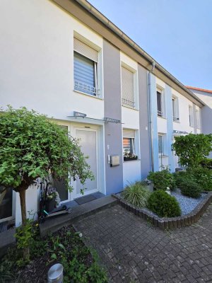 + Modernes Reihenhaus mit gehobener Ausstattung + ca. 138 qm Wfl. + Garten + TOP Lage + Rastatt +
