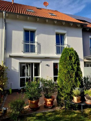 Sehr gepflegtes Reihenmittelhaus in einer ruhigen Gegend nähe Obertraubling