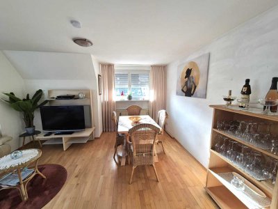 Helle, zentrumsnahe 2-Zimmer-Whg (auf Wunsch möbliert)