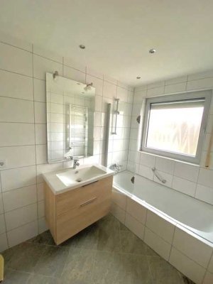 4-Zimmer-Wohnung mit großem Balkon und Einbauküche in ruhigem Wohngebiet