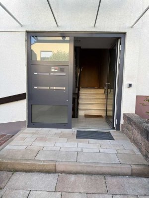 Schöne, möblierte 2,5Z Wohnung in ruhiger und gehobener Feldrand-Wohnlage! LD
